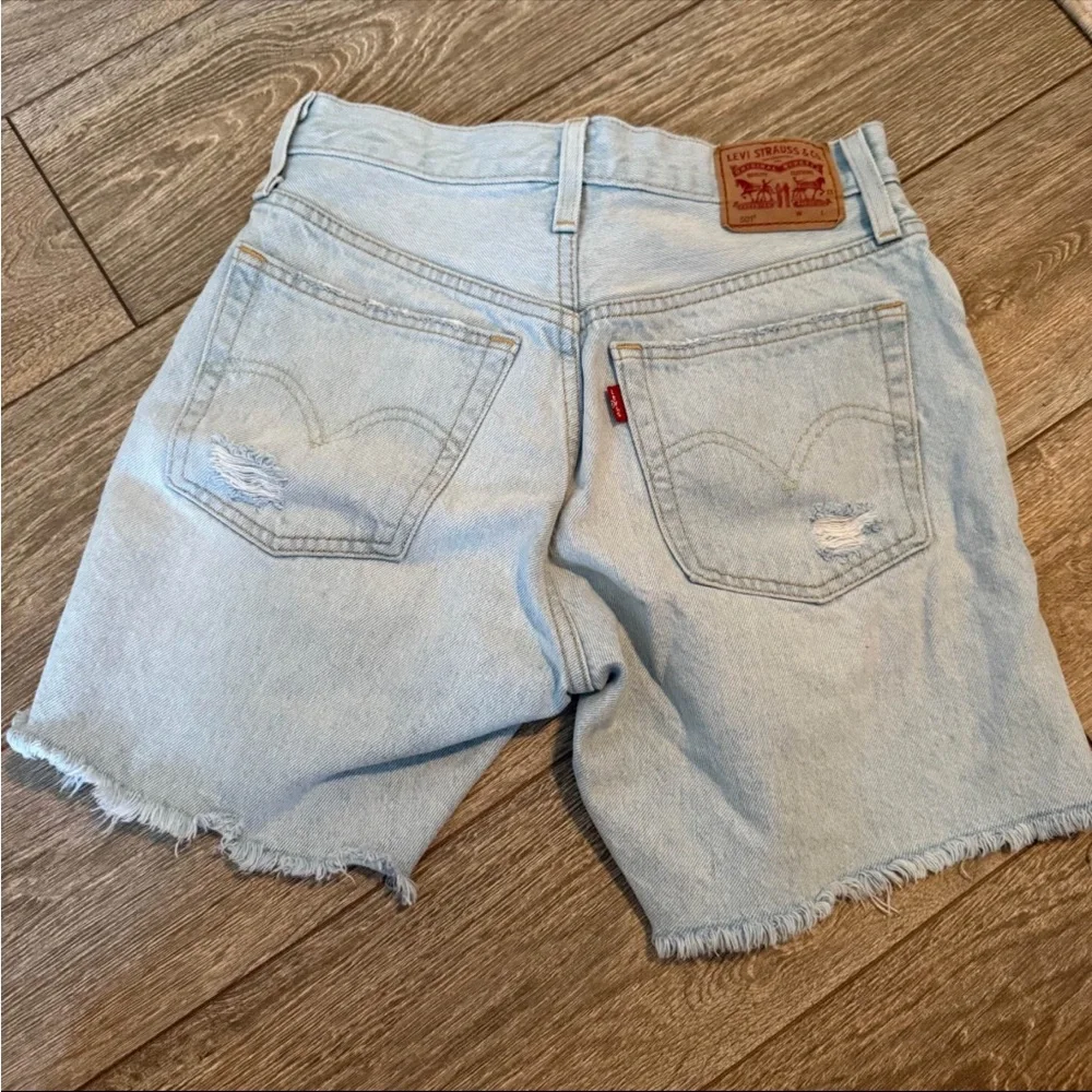 Levi’s shorts - Picture 2 of 3